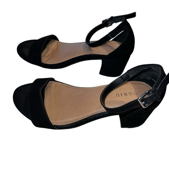 Torrid Womens Size 7 Wide Open Toe Sandals Black Ankle Strap Chunky Block Heel - Picture 3 of 5